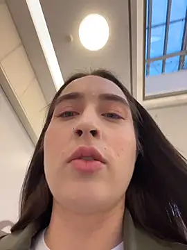 Holly Play online show from November 7, 2025, 12:05 pm