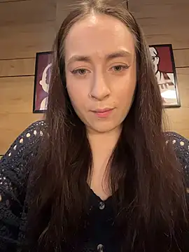Holly Play online show from May 1, 2026, 12:10 pm