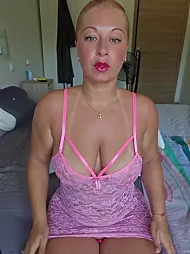 Snapshot of Chaudesquirt chatting on July 16, 2026, 9:15 am Chaudesquirt online show from July 16, 2026, 9:15 am