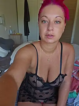Snapshot of Chaudesquirt chatting on July 22, 2026, 9:12 am Chaudesquirt online show from July 22, 2026, 9:12 am