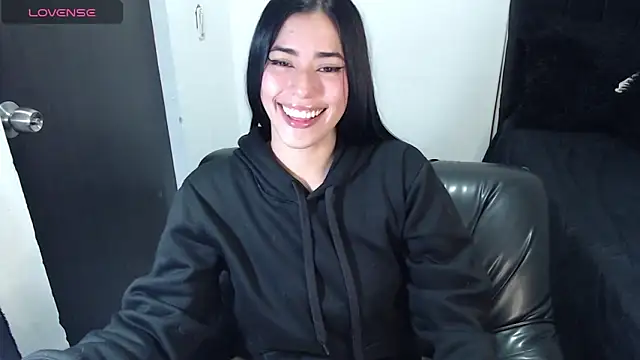Snapshot of LESLIEBLACK_ chatting on January 24, 2025, 2:49 am LESLIEBLACK online show from January 24, 2025, 2:49 am
