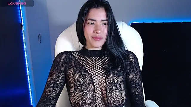 Snapshot of LESLIEBLACK_ chatting on March 4, 2025, 11:43 pm LESLIEBLACK online show from March 4, 2025, 11:43 pm
