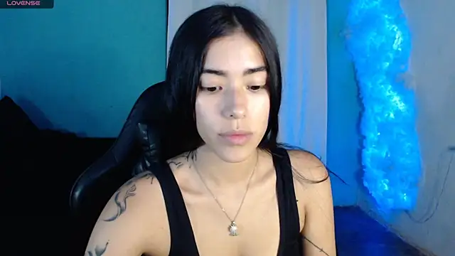 Snapshot of LESLIEBLACK_ chatting on April 2, 2026, 1:47 am LESLIEBLACK online show from April 2, 2026, 1:47 am