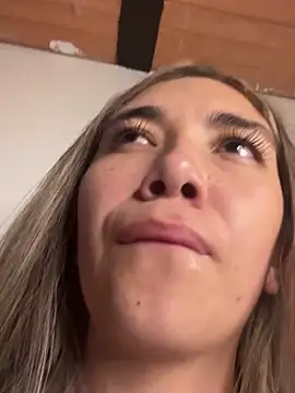 Snapshot of Iris_lee chatting on January 2, 2025, 8:35 pm Iris lee online show from January 2, 2025, 8:35 pm