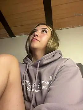 Snapshot of Iris_lee chatting on February 6, 2025, 9:00 am Iris lee online show from February 6, 2025, 9:00 am