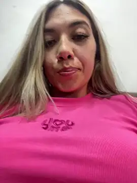 Snapshot of Iris_lee chatting on February 14, 2025, 10:14 pm Iris lee online show from February 14, 2025, 10:14 pm