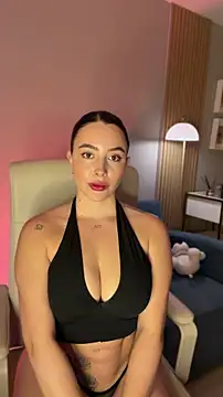 Snapshot of Alessia-miller_ chatting on June 20, 2026, 2:58 am Alessia-miller online show from June 20, 2026, 2:58 am