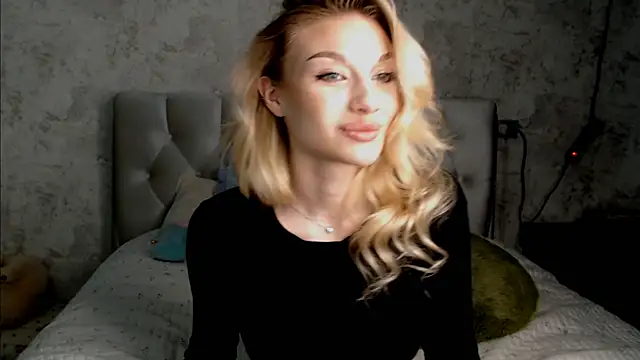 Snapshot of Ella_Milla chatting on June 10, 2026, 12:37 pm Ella Milla online show from June 10, 2026, 12:37 pm