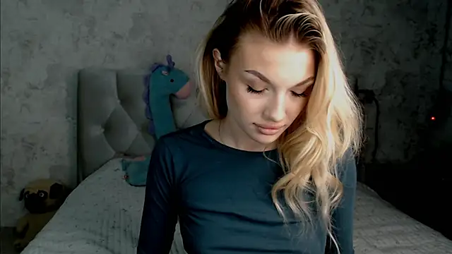 Snapshot of Ella_Milla chatting on June 18, 2026, 12:53 pm Ella Milla online show from June 18, 2026, 12:53 pm
