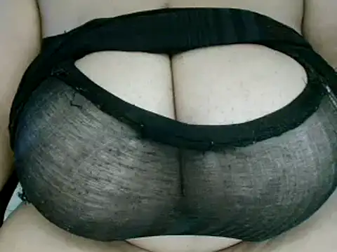 Snapshot of Hugetittiesxx2 chatting on February 16, 2025, 3:37 am Hugetittiesxx2 online show from February 16, 2025, 3:37 am