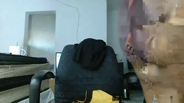 Snapshot of Hugetittiesxx2 chatting on November 26, 2025, 3:18 am Hugetittiesxx2 online show from November 26, 2025, 3:18 am