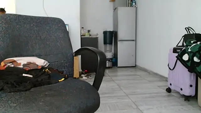 Snapshot of Hugetittiesxx2 chatting on November 28, 2025, 4:15 am Hugetittiesxx2 online show from November 28, 2025, 4:15 am