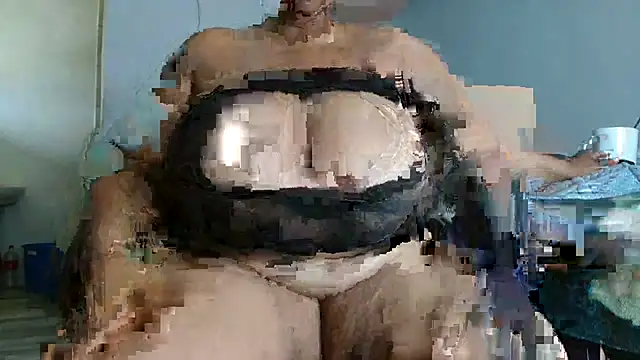 Snapshot of Hugetittiesxx2 chatting on December 17, 2025, 5:24 am Hugetittiesxx2 online show from December 17, 2025, 5:24 am