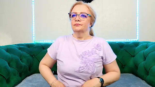 Snapshot of IvanaCharm chatting on June 25, 2026, 3:28 am IvanaCharm online show from June 25, 2026, 3:28 am