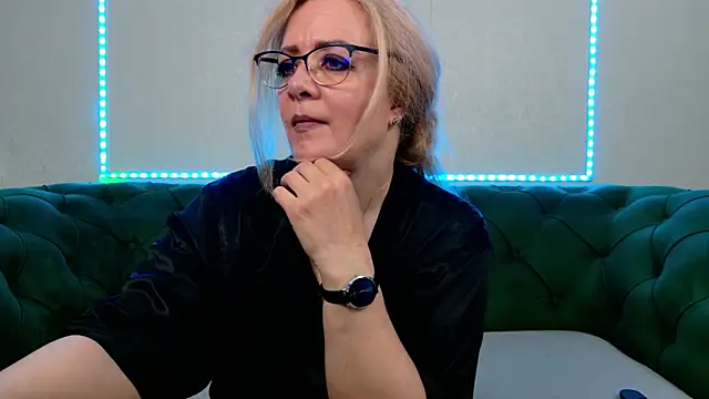 Snapshot of IvanaCharm chatting on July 19, 2026, 3:32 am IvanaCharm online show from July 19, 2026, 3:32 am