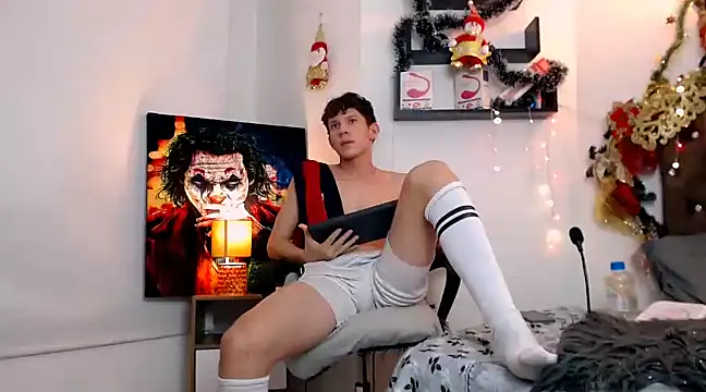 Snapshot of flowers18 chatting on December 17, 2024, 12:01 am flowers18 online show from December 17, 2024, 12:01 am