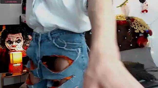 Snapshot of flowers18 chatting on January 6, 2025, 9:43 pm flowers18 online show from January 6, 2025, 9:43 pm