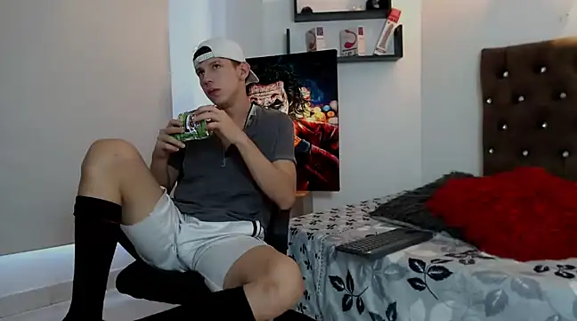 Snapshot of flowers18 chatting on January 22, 2025, 9:32 pm flowers18 online show from January 22, 2025, 9:32 pm