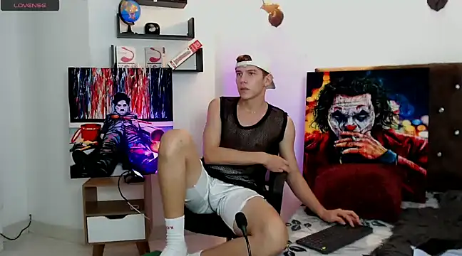 Snapshot of flowers18 chatting on March 16, 2025, 12:34 am flowers18 online show from March 16, 2025, 12:34 am