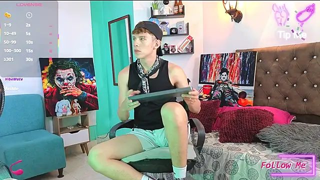 Snapshot of flowers18 chatting on October 8, 2025, 9:45 pm flowers18 online show from October 8, 2025, 9:45 pm