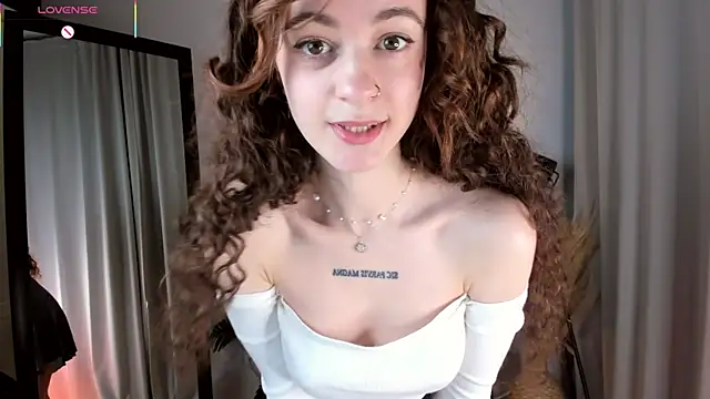 Curly Moon online show from April 28, 2026, 1:49 pm