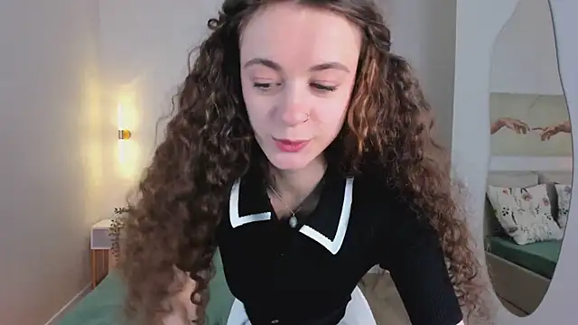 Snapshot of Curly_Moon chatting on June 20, 2026, 2:42 pm Curly Moon online show from June 20, 2026, 2:42 pm