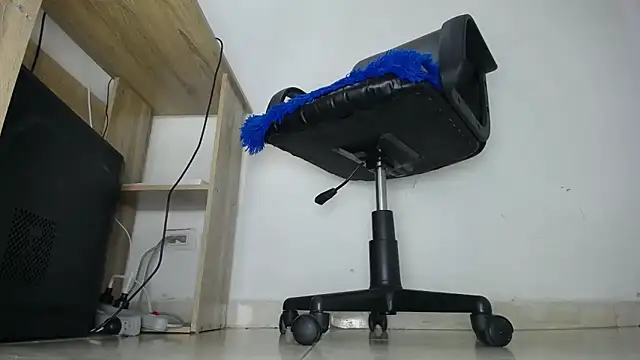 Snapshot of aprhillove chatting on February 4, 2025, 5:31 am aprhillove online show from February 4, 2025, 5:31 am