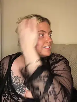 Blondiee3088 online show from January 20, 2025, 11:54 pm