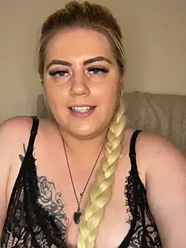 Blondiee3088 online show from January 26, 2025, 8:34 pm