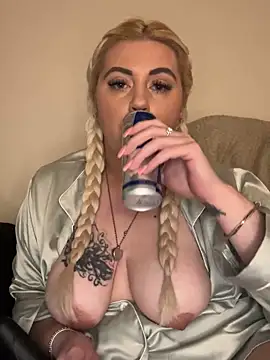 Blondiee3088 online show from February 10, 2025, 4:47 pm