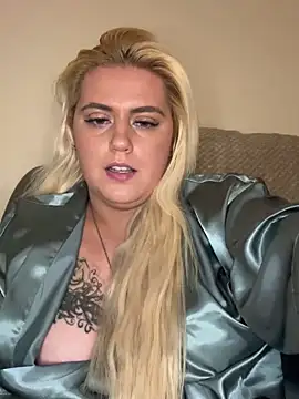 Blondiee3088 online show from February 19, 2025, 5:38 pm