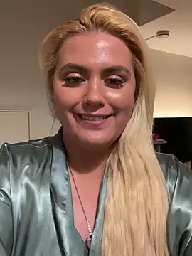 Blondiee3088 online show from February 19, 2025, 8:41 pm