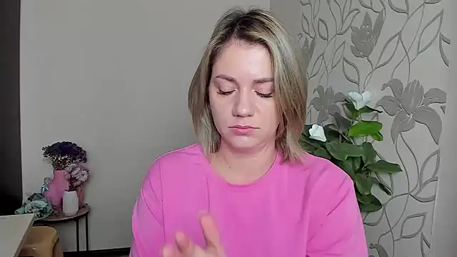 MariaSttone online show from September 17, 2025, 6:59 am