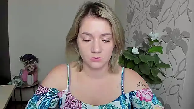 MariaSttone online show from September 25, 2025, 9:46 am