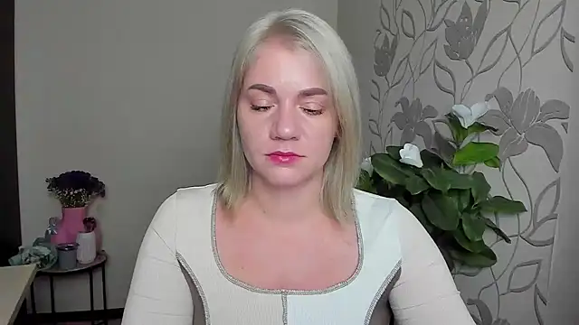 MariaSttone online show from November 10, 2025, 10:31 pm