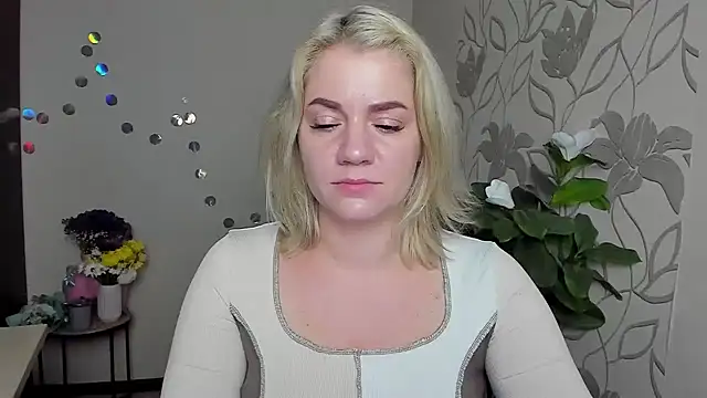 MariaSttone online show from November 25, 2025, 10:32 pm