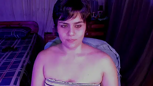 isabelacooperr online show from August 6, 2026, 2:57 am