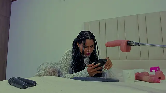 StormyButty18 online show from November 3, 2025, 2:46 am