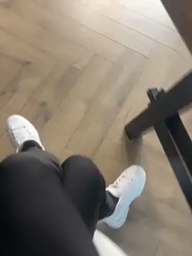 Snapshot of FeetVibe chatting on November 5, 2025, 8:25 am FeetVibe online show from November 5, 2025, 8:25 am