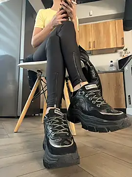 Snapshot of FeetVibe chatting on November 11, 2025, 8:36 am FeetVibe online show from November 11, 2025, 8:36 am