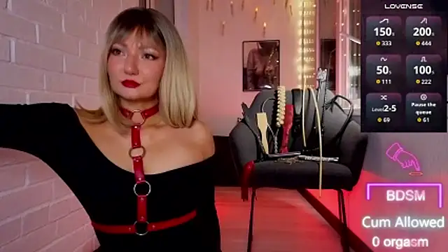 Sandralawrence online show from October 28, 2025, 9:28 pm