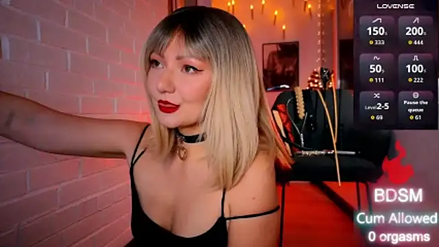 Sandralawrence online show from December 15, 2025, 9:52 pm