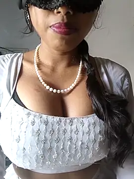 sandy naughty online show from November 13, 2025, 8:02 am