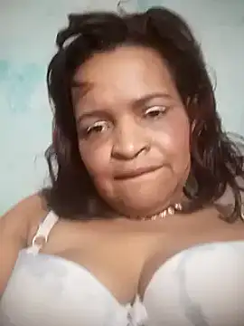 Snapshot of _violetta_- chatting on March 9, 2025, 6:21 pm violetta - online show from March 9, 2025, 6:21 pm