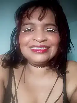 Snapshot of _violetta_- chatting on March 23, 2025, 12:36 am violetta - online show from March 23, 2025, 12:36 am