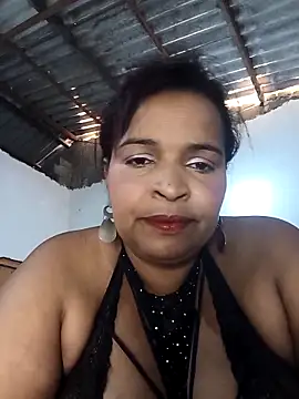 Snapshot of _violetta_- chatting on May 3, 2026, 10:38 pm violetta - online show from May 3, 2026, 10:38 pm