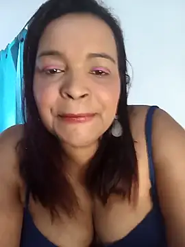 Snapshot of _violetta_- chatting on May 4, 2026, 1:07 pm violetta - online show from May 4, 2026, 1:07 pm