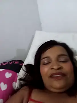 Snapshot of _violetta_- chatting on May 6, 2026, 12:52 am violetta - online show from May 6, 2026, 12:52 am