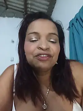 Snapshot of _violetta_- chatting on May 18, 2026, 12:51 am violetta - online show from May 18, 2026, 12:51 am
