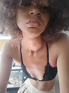 Snapshot of Emanuelle_manu chatting on December 9, 2024, 11:36 am Emanuelle manu online show from December 9, 2024, 11:36 am